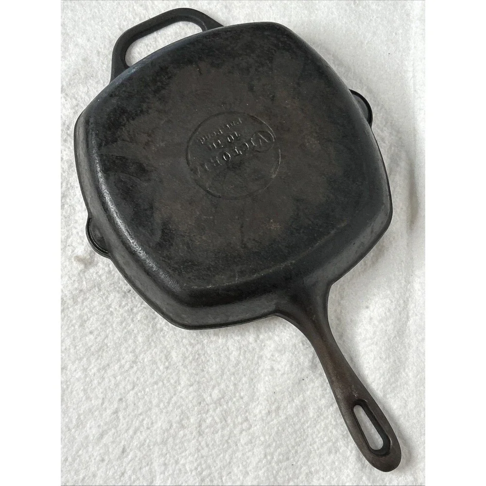 Victoria 10-Inch Cast Iron Skillet Pre-Seasoned Cast-Iron 10 Inch Black Used